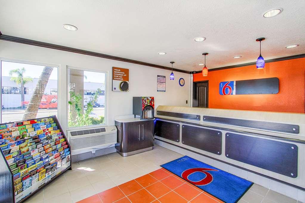 Motel 6 San Diego, Ca Airport Harbor Dalaman gambar